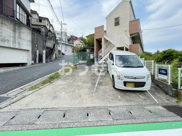 カーサ・エスペシアの駐車場