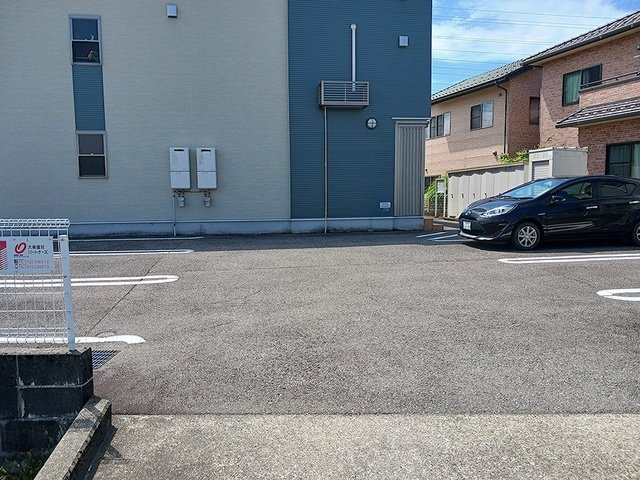 リアン・メルヴェイユの駐車場