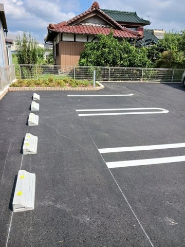 マーベラスの駐車場