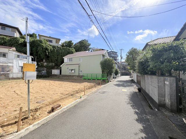 神戸市北区鈴蘭台東町6丁目新築戸建の前面道路含む現地写真