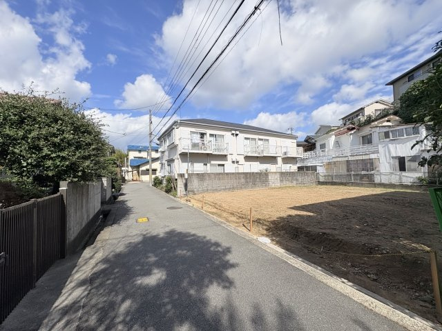 神戸市北区鈴蘭台東町6丁目新築戸建の前面道路含む現地写真