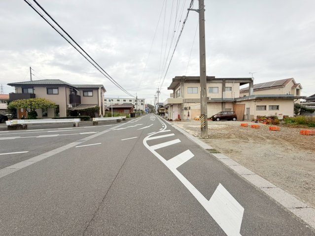 売土地　大垣市坂下町　93.19坪の前面道路含む現地写真