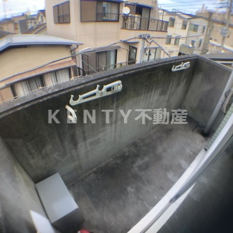 【バルコニー】 | グリーンベルト北六番館 | バルコニーからの眺めを楽しみながら食事をしませんか