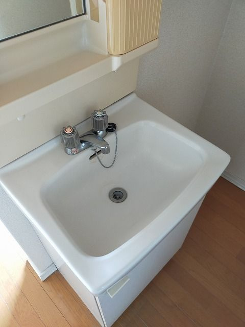アマン下山門　Ａ棟の独立洗面台