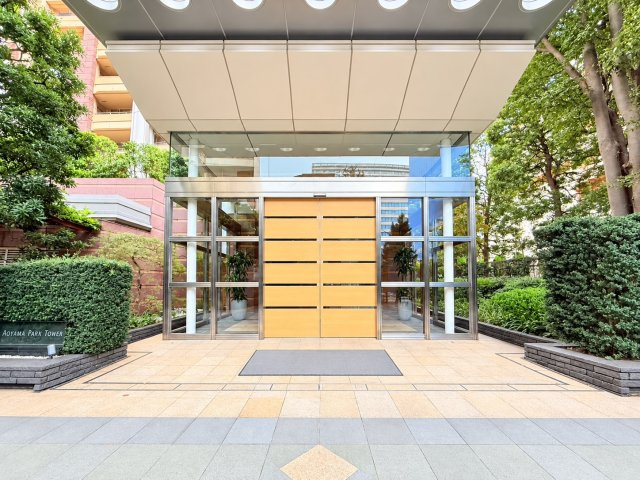 【エントランス】 | 青山パークタワー