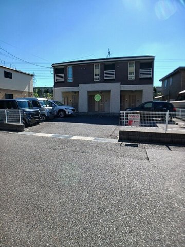 フォークローバーの駐車場