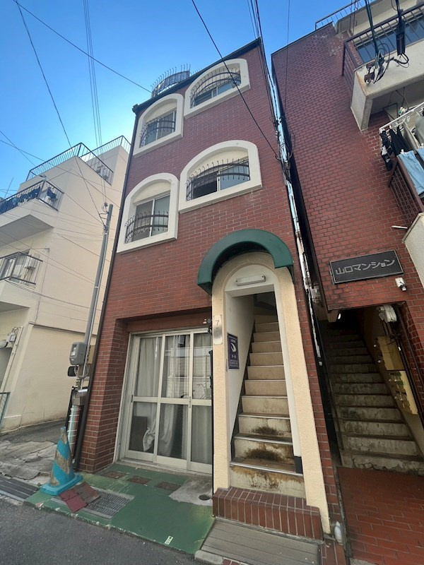 湊町七番館の外観