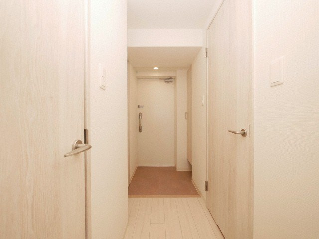 フォーリアライズ本町レクスの玄関