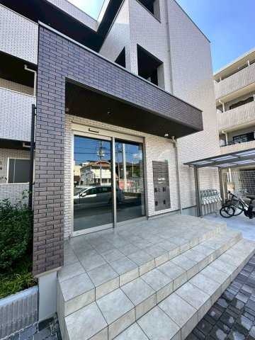 Pièces Clairesのエントランス