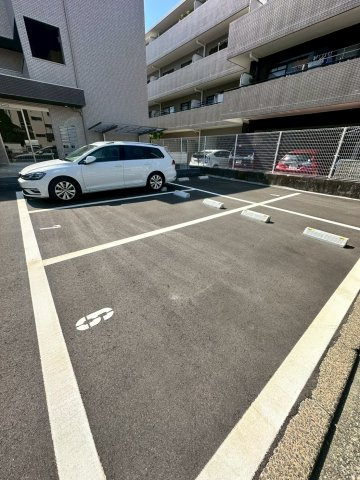 Pièces Clairesの駐車場
