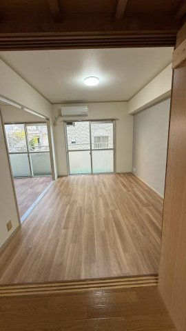 サンハイツ本山の居間・リビング