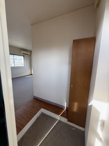 重田ビルの玄関