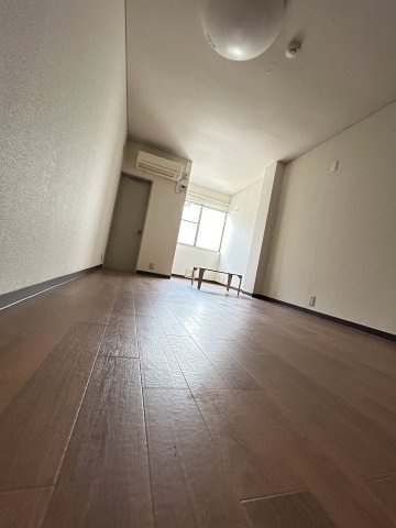 リリーフ中山手の居間・リビング