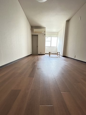 リリーフ中山手の居間・リビング