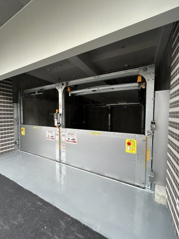 Alivis神戸駅前の駐車場