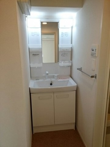 グローバル・レジデンスの洗面所|広い洗面スペースです★