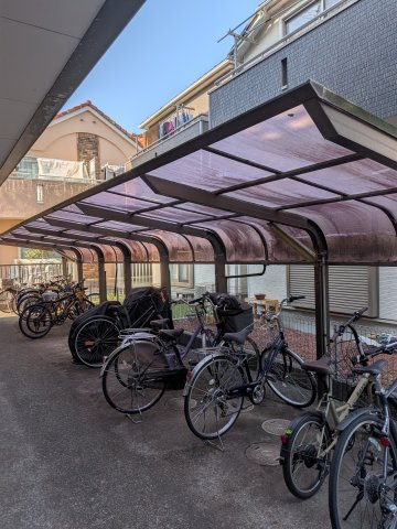 【その他共用部分】 | ヴィラ・パンテオン | 自転車置き場です