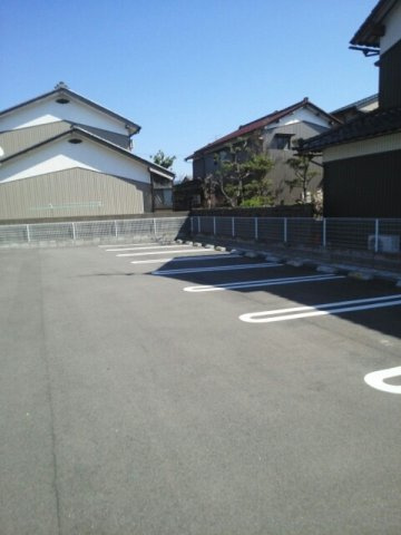 サニースクエアの駐車場