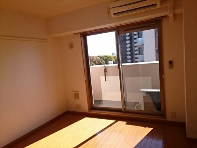 カーサ　ヴェンティの居間・リビング|南向きのお部屋です！