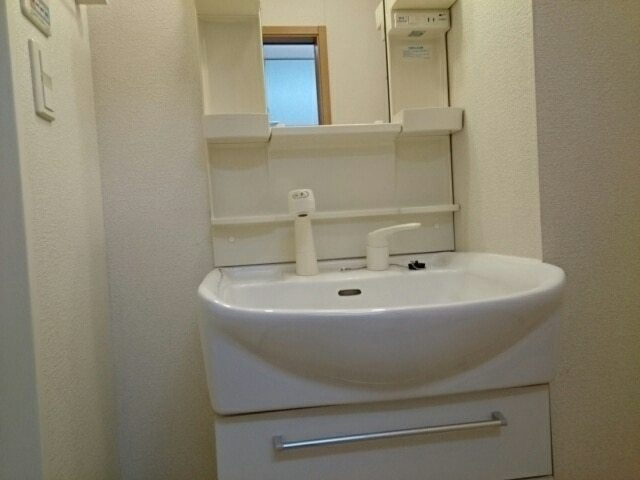 カーサ　ヴェンティの洗面所|独立洗面台です☆