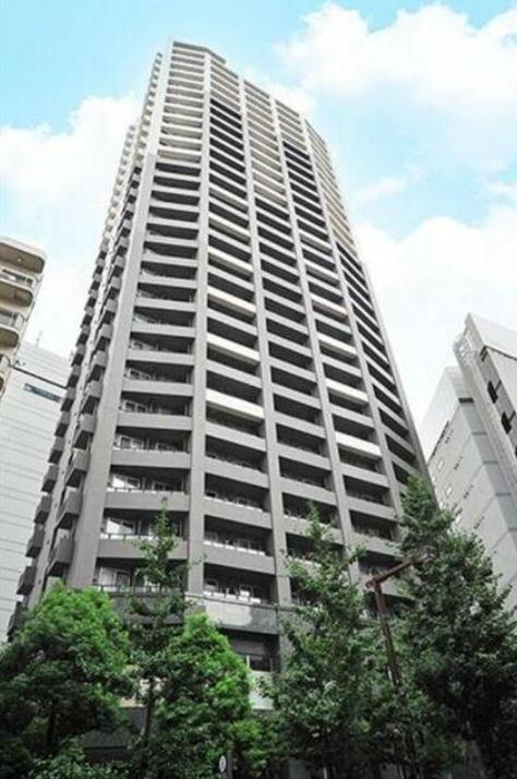 ファーストリアルタワー新宿の外観