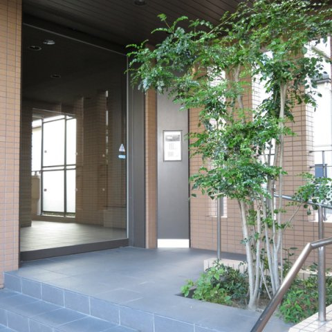 リヴィエール園田のエントランス