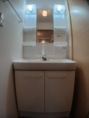 【洗面所】 | クレメントヒルＡ棟 | 使いやすい洗面所です