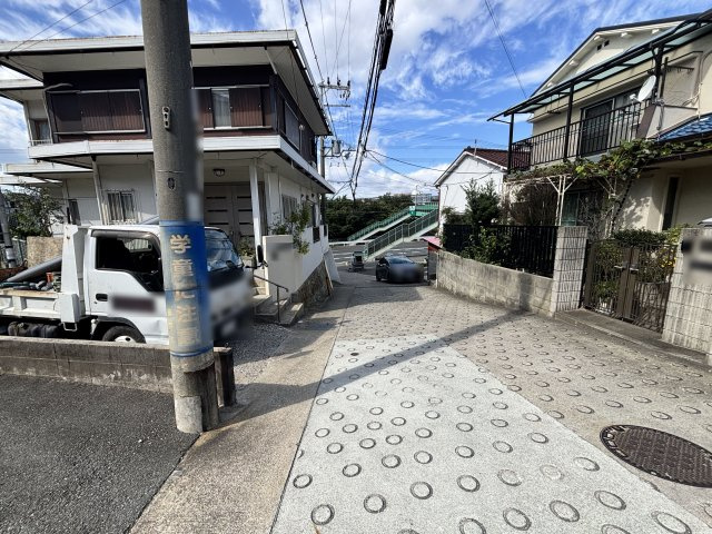 神戸市垂水区舞子坂3丁目新築戸建の前面道路含む現地写真