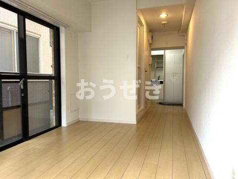 横浜市中区石川町３丁目の賃貸マンションの居間・リビング