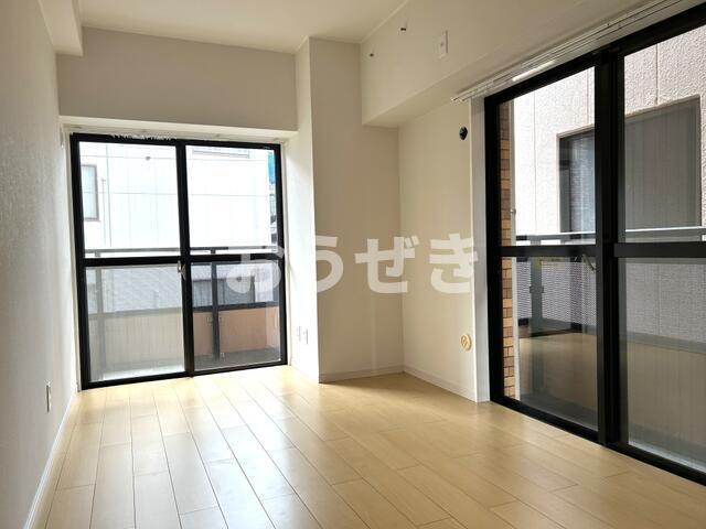 横浜市中区石川町３丁目の賃貸マンションの居間・リビング
