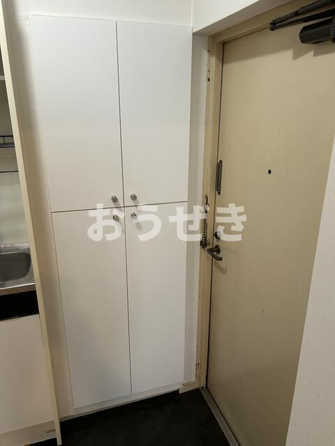 横浜市中区石川町３丁目の賃貸マンションの玄関