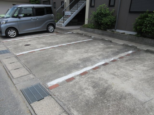 フォーレス ひらつかの駐車場