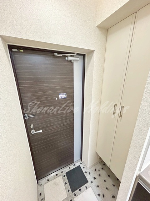 鎌倉市由比ガ浜１丁目の賃貸マンションの玄関