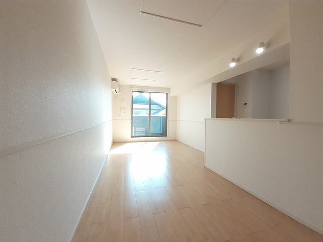 モンターナⅢ番館の居間・リビング