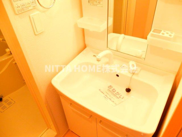 丹波市柏原町柏原のアパートの洗面所|シャワー付きの洗面台朝の準備も楽々です◎