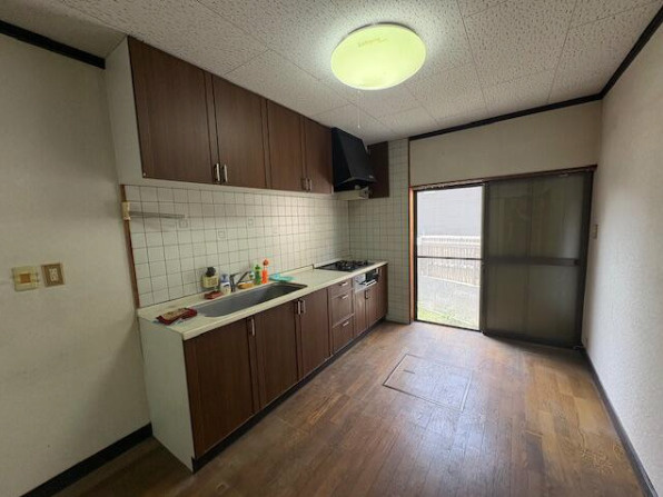 岩出市野上野　中古戸建のキッチン