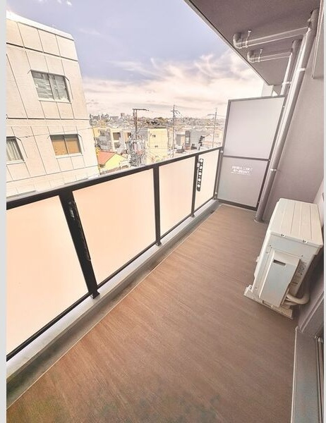プレサンスレイズ茶屋ヶ坂のバルコニー