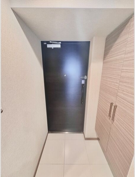 プレサンスレイズ茶屋ヶ坂の玄関