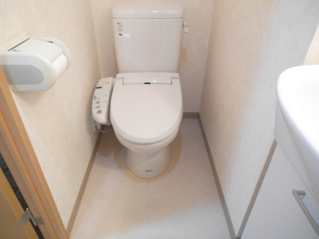 サンライズ中十条のトイレ|温水洗浄機能付きのトイレです！
