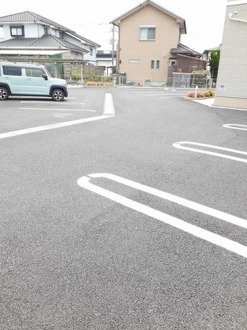 グランド　パイン　ヴィラ　Ⅰの駐車場