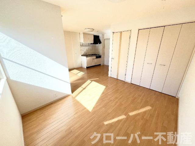 カサ・ベルデの内装|洋室とキッチン