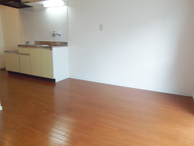 ＴＭコーポの居間・リビング|キレイなフローリングのお部屋です！