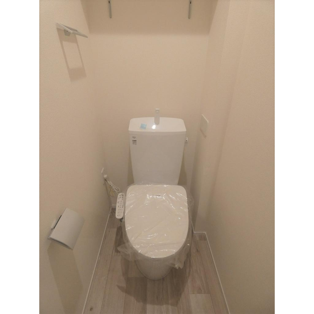 カサベルデ高円寺のトイレ|落ち着いた色調のトイレです