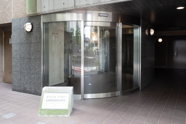 ステージファースト三軒茶屋のエントランス|ゆとりのあるエントランスです