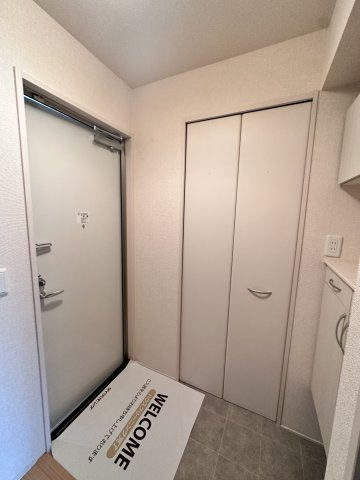 町田市鶴川１丁目のアパートの玄関