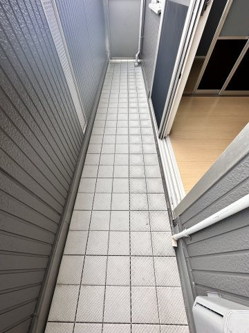 町田市鶴川１丁目のアパートのバルコニー