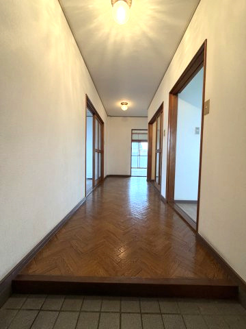 福富マンションの玄関