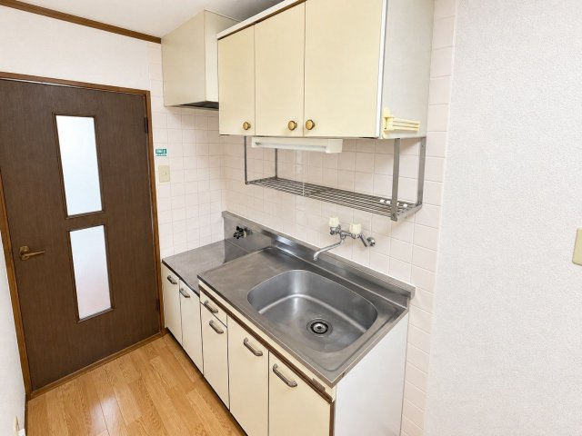 駅前ビルのキッチン