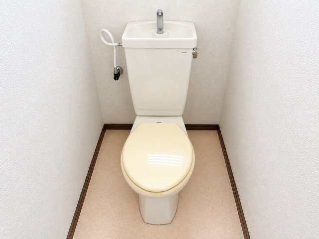 駅前ビルのトイレ