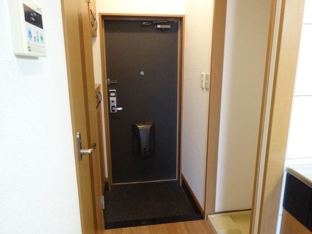 シェルル江北の玄関